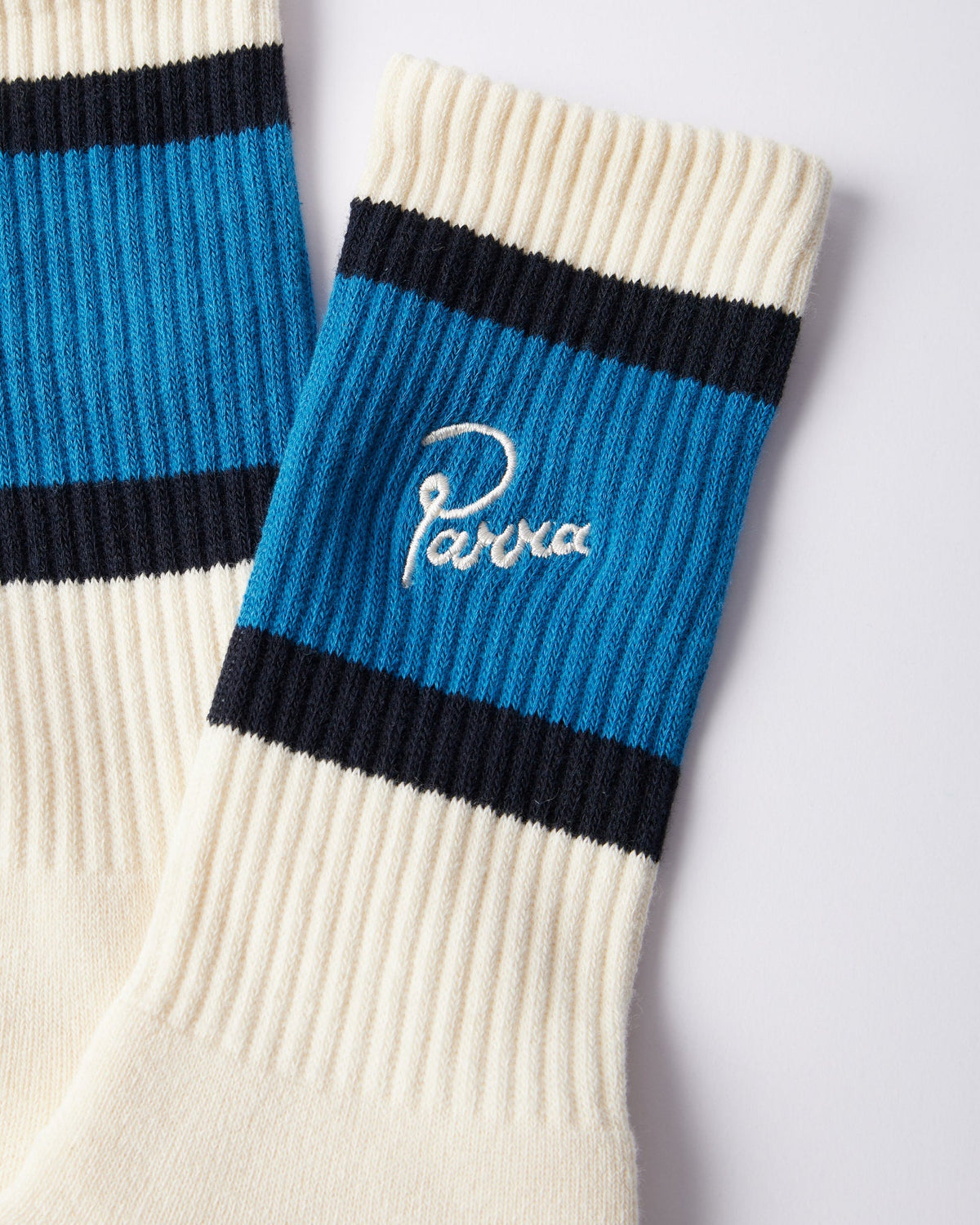 BY PARRA SCRIPT LOGO CREW SOCKS