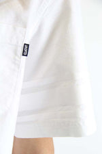 Undefeated HUDDLE BUTTON Blanco